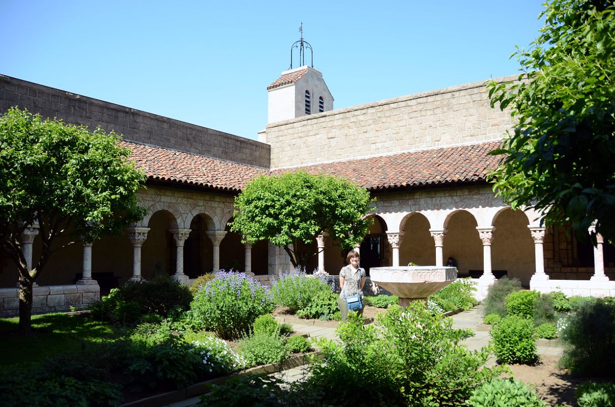 New York Cloisters 18 007 Cloister from Saint-Michel-de-Cuxa - France 1130-40